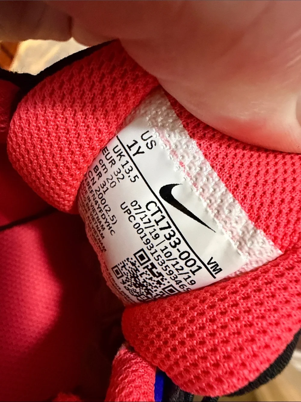Nike Air 70 in little Girls size 1Y excellent condition